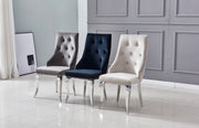 CHAISE CLOUTE TETE DE LION