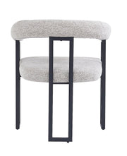 CHAISE NAIA