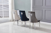 CHAISE CLOUTE TETE DE LION